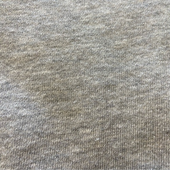 Comfy Grey Two-Piece Medium Tracksuit With Capri Pants - Picture 9 of 9